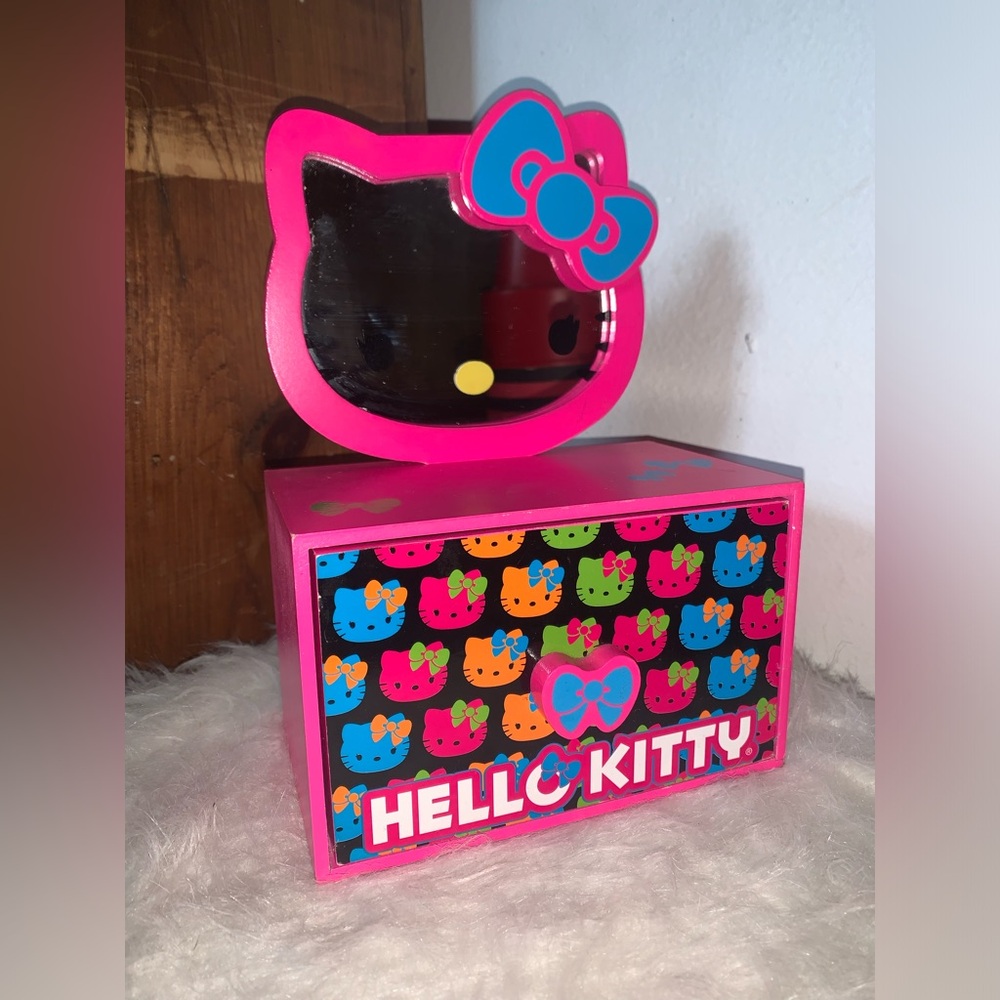 2014 Hello Kitty Jewelry Box with Mirror